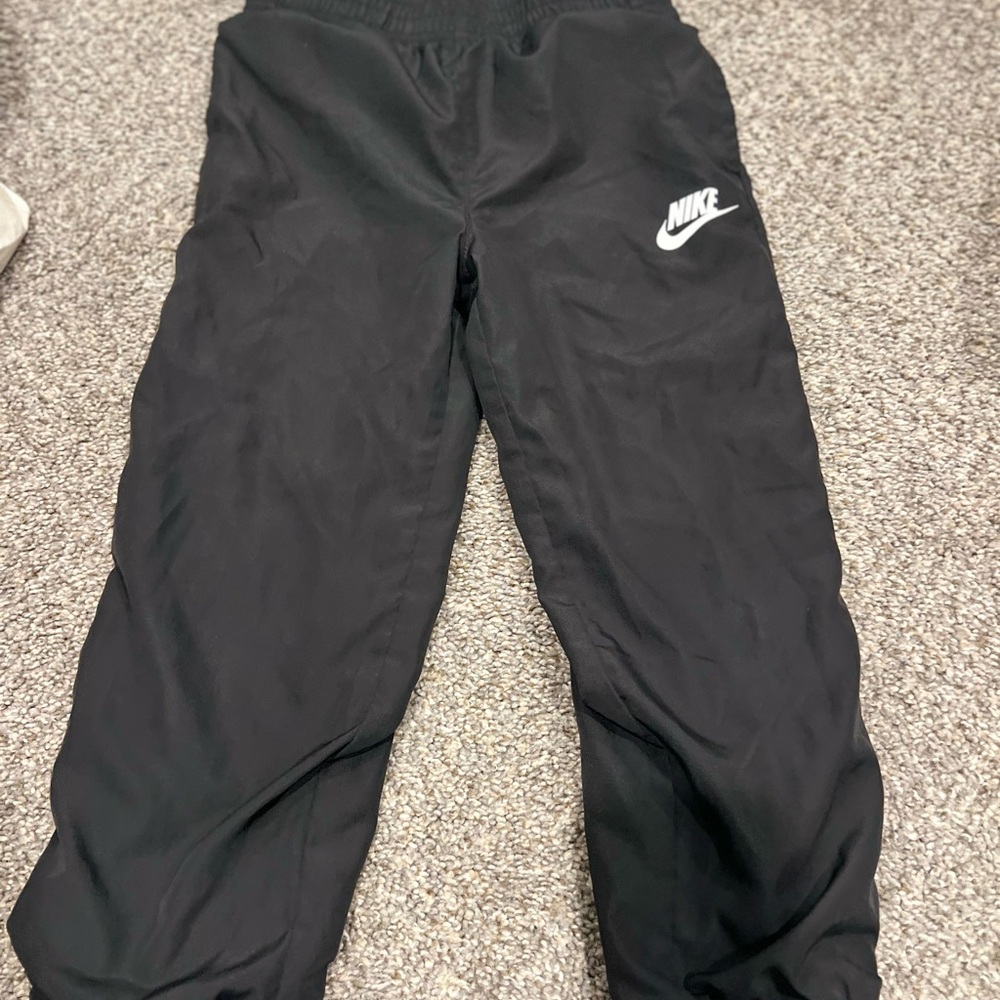 (S) 4/5 youth Nike Kids Black Joggers